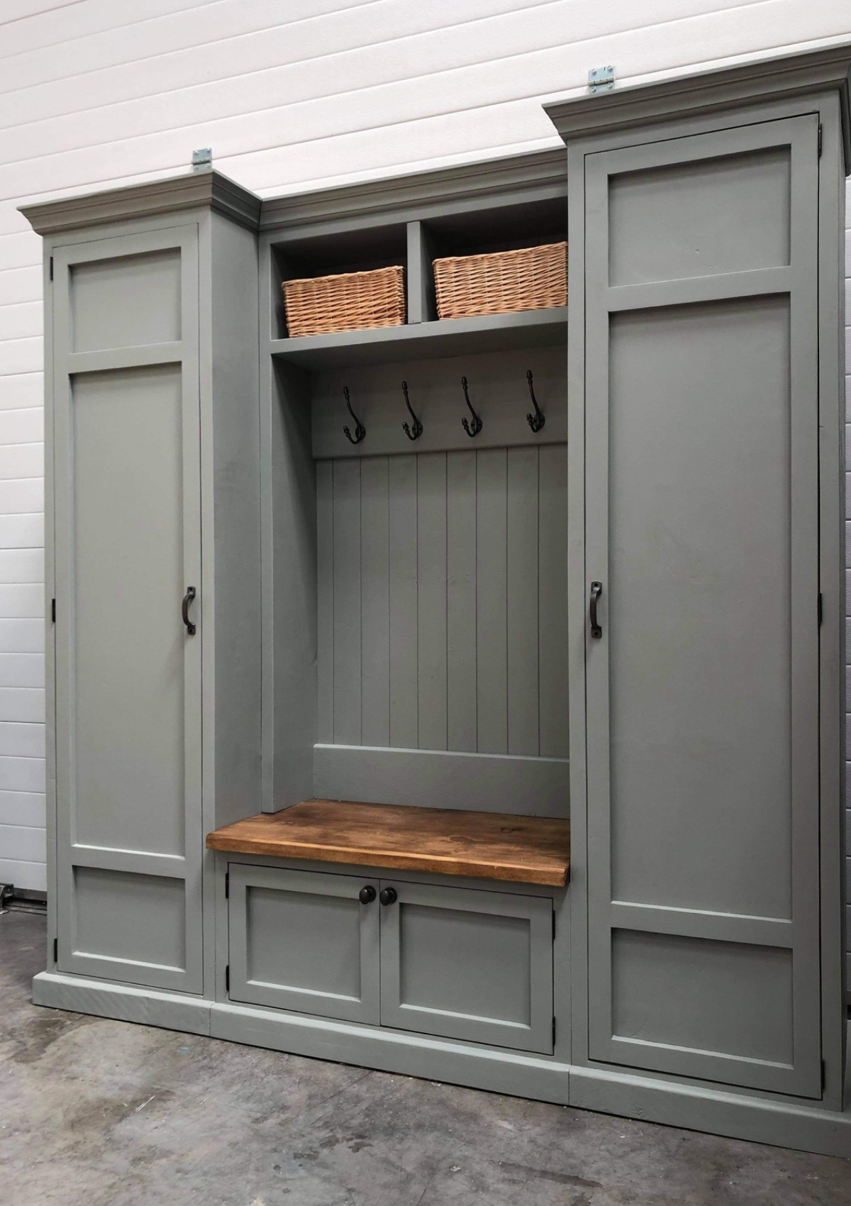 Painted MDF Manor Unit with Storage and Seating